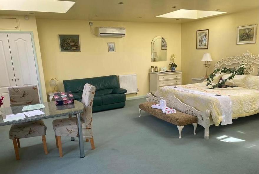 קולצ'סטר Pheasant Suites מראה חיצוני תמונה